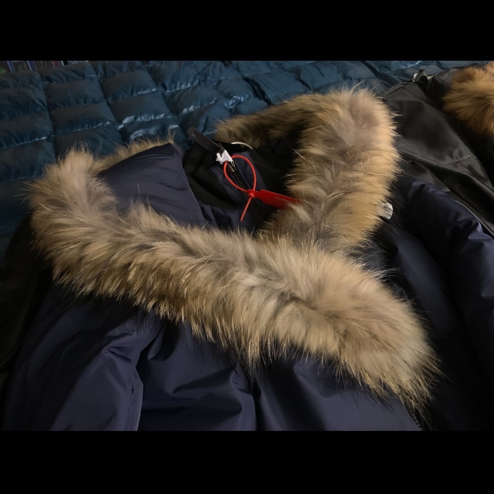 Mackage Adali Down Coat – Navy, XS – Real Fur Collar – Never Worn 

*NYC based🗽* - Picture 2 of 4
